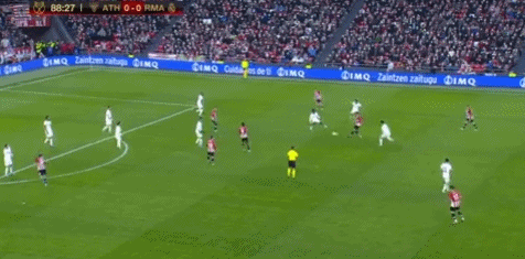 曼联前锋齐尔克泽面临转会，俱乐部对其持开放态度，但仍在培养塞斯科，寻求锋线补充，转会市场激烈争夺中。